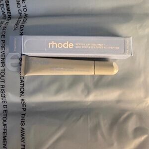 Rhode Exclusive Lip Treatment in “Sugarberry” 10 mL